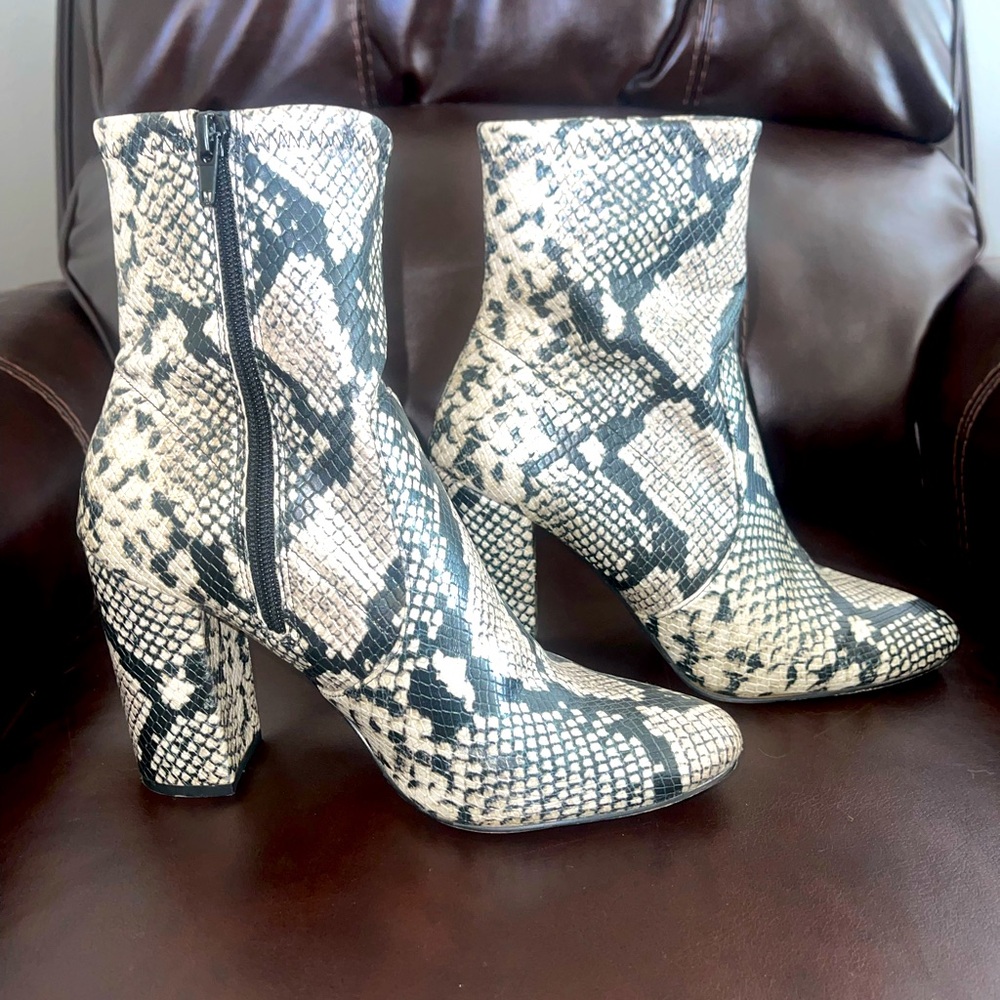 Aldo 3in snake skin booties